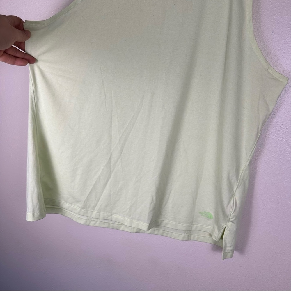 THE‎ NORTH FACE Women's Active Sleeveless Neon Lime Tank Top - Picture 2 of 6